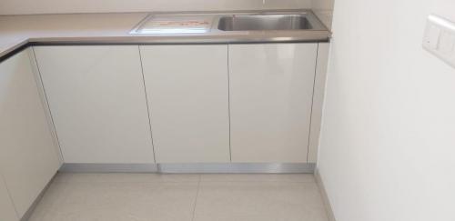 FROSTY WHITE PU COATED KITCHEN WITH J SECTION HANDLE